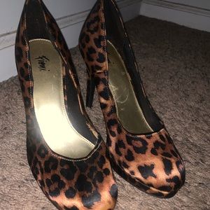 Fioni Leopard Print Heels 7.5